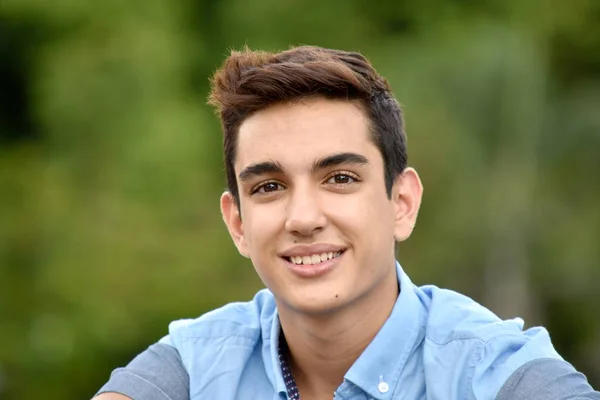 Adolescente masculino sonriendo —  Fotos de Stock