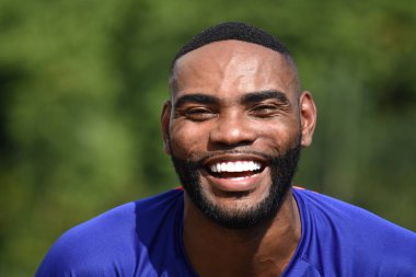 Uygun erkek atlet gülümseyen