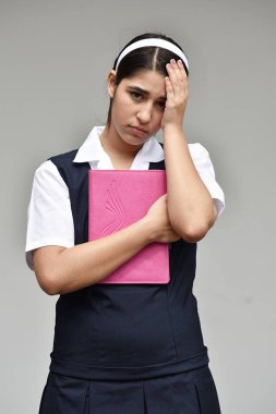 Depresif liseli kız üniforması