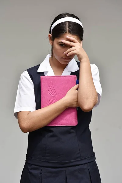 Deprimido católico colombiano vestindo uniforme escolar — Fotografia de Stock