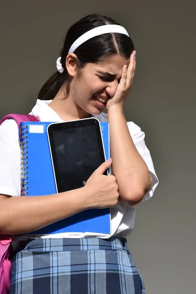 Menina estudante sob estresse com caderno — Fotografia de Stock