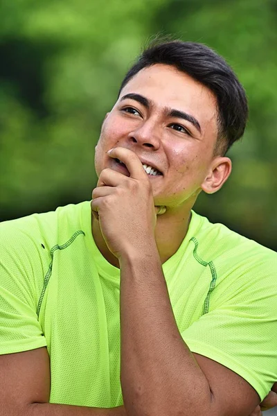 Minoría Adulto Hombre Atleta Decidiendo — Foto de Stock