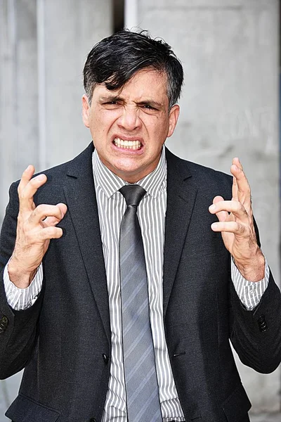 양복과 넥타이 착용 하는 비즈니스 남자 기업 압박 — 스톡 사진