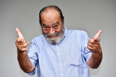 Kıdemli Kolombiya dedesi başparmak yukarıya ile