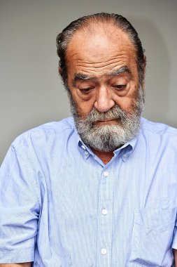 Eski erkek ve üzüntü