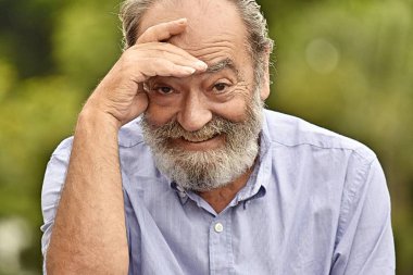 Düşünceli üst düzey kişi