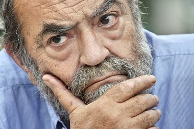 Yetişkin erkek düşünme