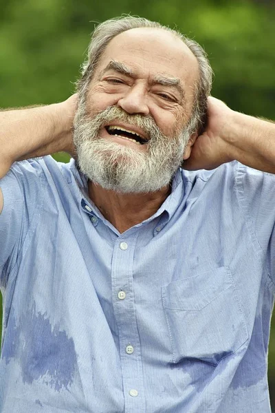 Ansioso colombiano macho abuelo — Foto de Stock