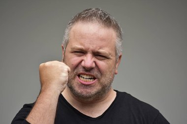 Şişman erkek ve öfke