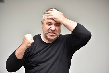 Şişman yetişkin erkek ve anksiyete