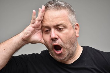 Tıraşsız kişi stres altında