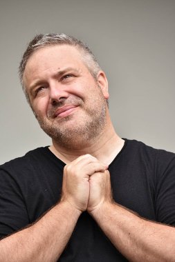 Tıraşsız erkek ve umut