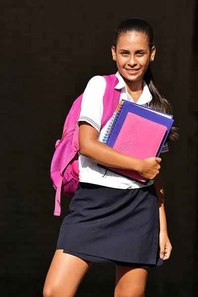 Estudiante bastante colombiana vistiendo uniforme —  Fotos de Stock