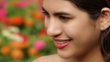 Güzel kadın, açık cilt