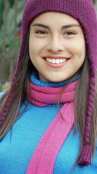 Jeugdige Vrouwelijke Youngster Wintertijd — Stockfoto