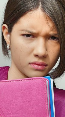 Kız öğrenci ve üzüntü