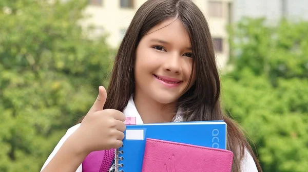 Católica menina estudante com polegares para cima — Fotografia de Stock