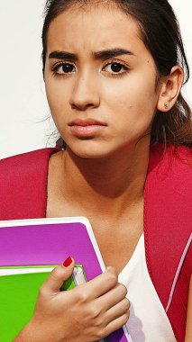 Ciddi kız öğrenci