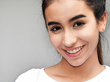 gülümseyen güzel kadın