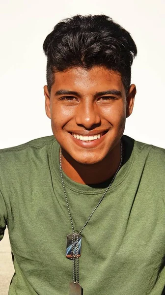 Soldado masculino sorrindo — Fotografia de Stock