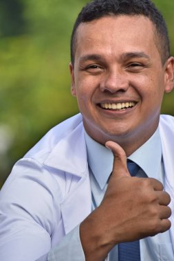 Erkek doktor ve mutluluk