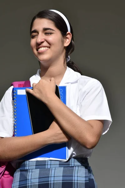 Católica colombiana estudiante y felicidad vistiendo uniforme escolar — Foto de Stock