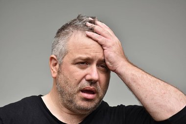 Tıraşsız erkek bellek sorunları