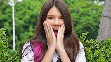 Güzel kız öğrenci şaşırttı