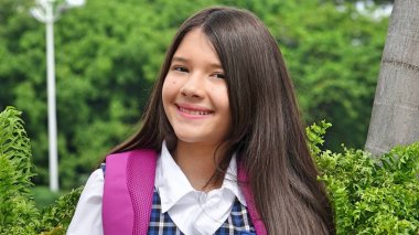 Kız Öğrenci ve Mutluluk