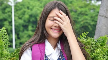 utangaç kız öğrenci