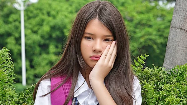 Katolik kız öğrenci ve üzüntü