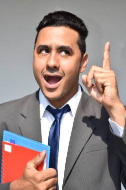 Bir fikir olan İspanyol erkek iş öğrenci