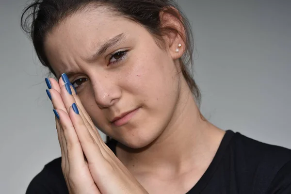 Niedlich teen weiblich flehend — Stockfoto