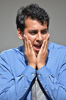 Şok yakışıklı işadamı