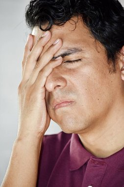 Yetişkin erkek vurguladı