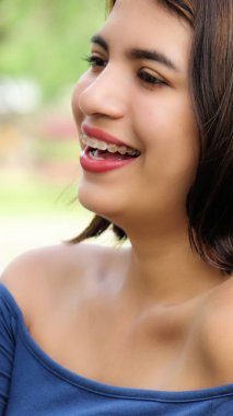 Azınlık erkek gülüyor