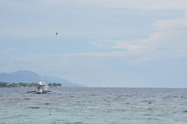 Bir Okyanus Suyu Horizonu ve Teknesi