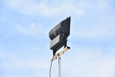 Mavi Gökyüzü ile Açık Hava Aydınlatma