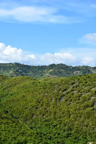 Θέα της φύσης στα βουνά Blue Sky — Φωτογραφία Αρχείου