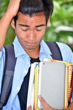 Stres altındaki Asyalı Genç Erkek Öğrenci