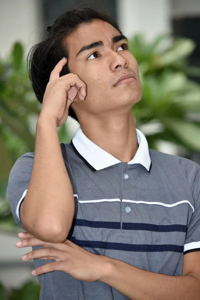 Egy fiatal filippínó gondolkodó — Stock Fotó