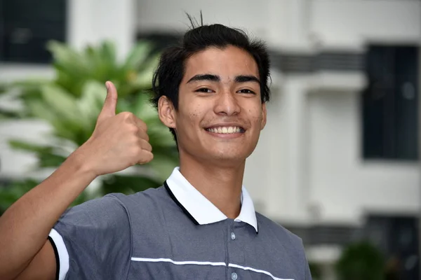 Una joven y feliz persona diversa — Foto de Stock