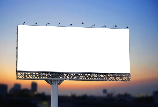 Alacakaranlık, boş billboard — Stok fotoğraf