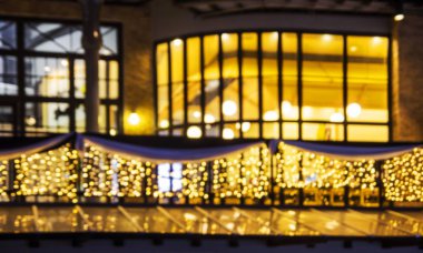 Şehrin ışık dekorasyon Noel için arka plan bulanık