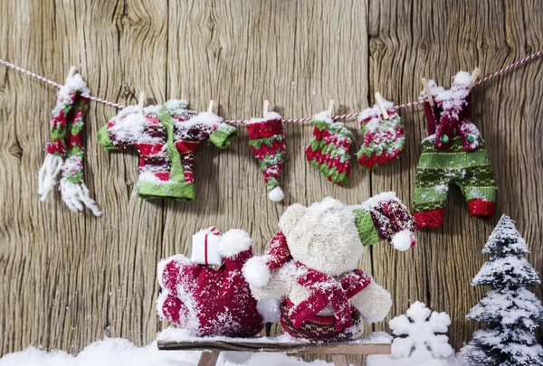 Noel dekorasyon çift oyuncak ayı ahşap sandalye — Stok fotoğraf