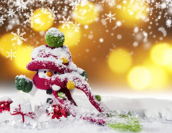 Decoración de Navidad muñeco de nieve feliz en invierno —  Fotos de Stock