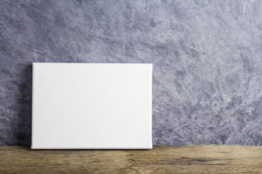 Kopya alanı ile eski ahşap karede boş tuval