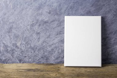 Kopya alanı ile eski ahşap karede boş tuval