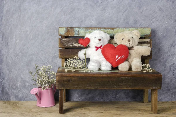 Love concept of couple teddy bear with red heart on old chair — Stock Photo, Image