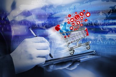 İş kadını online alışveriş kavramı ile alışveriş sepeti ve simge tasarım cep telefonu kullanıyorsunuz